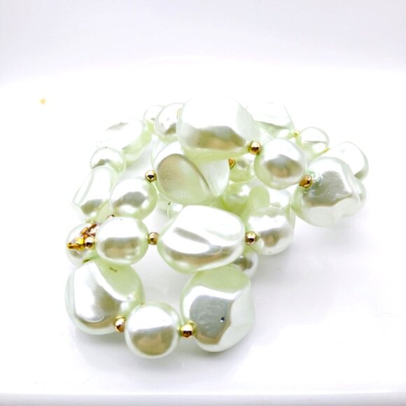 Baroque Faux Pearl Strand Necklace, Vintage Lustrous White Beads with Gold Tone - Picture 3 of 3